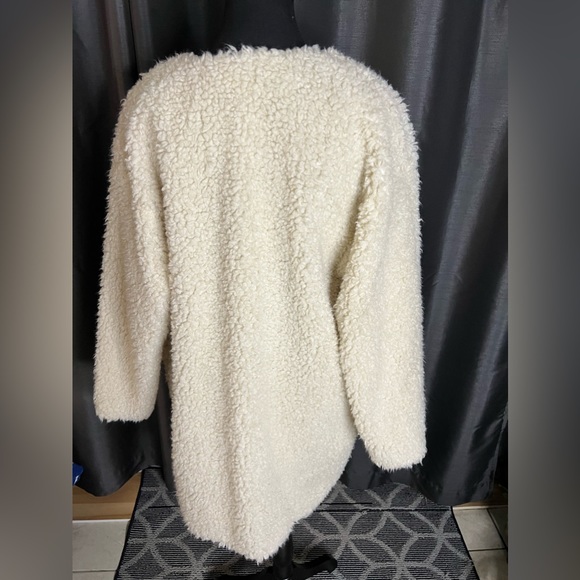 Brand new H&M white fuzzy coat - Picture 4 of 7